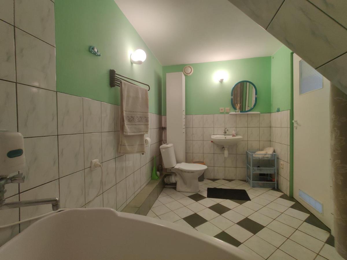 Przy Winogronie Hotel Uherce Mineralne  Exterior foto